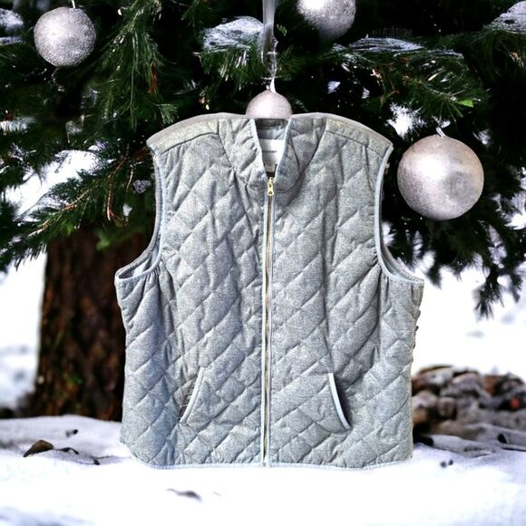 OLD Navy Women's PlusSize Gray Quilted Zip- Up Vest. - Picture 9 of 11